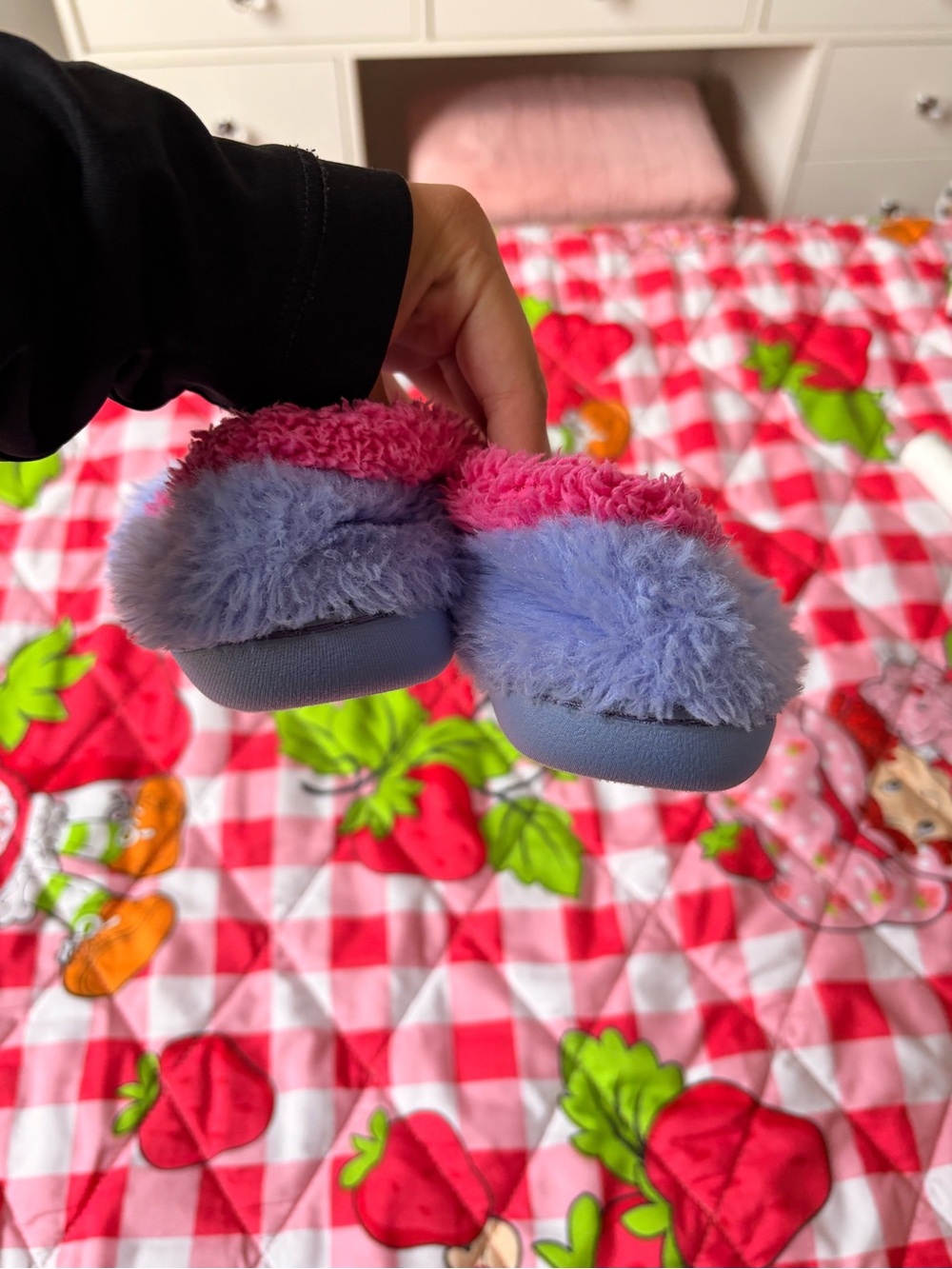 Fuzzy Slippers - Picture 4 of 4